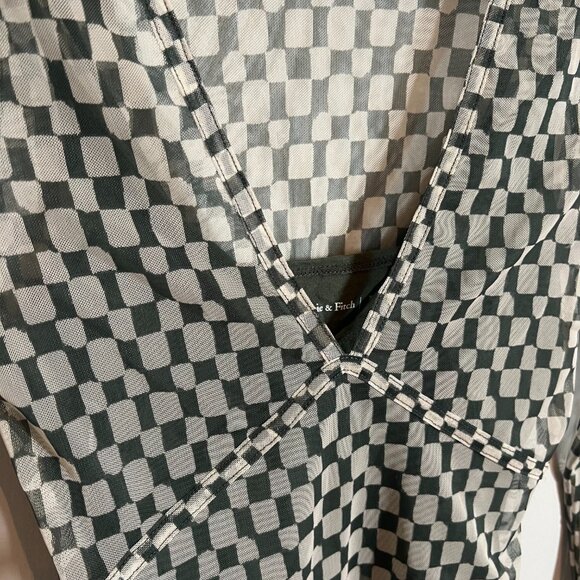 Abercrombie & Fitch printed mesh tee in green | XS - Picture 3 of 5